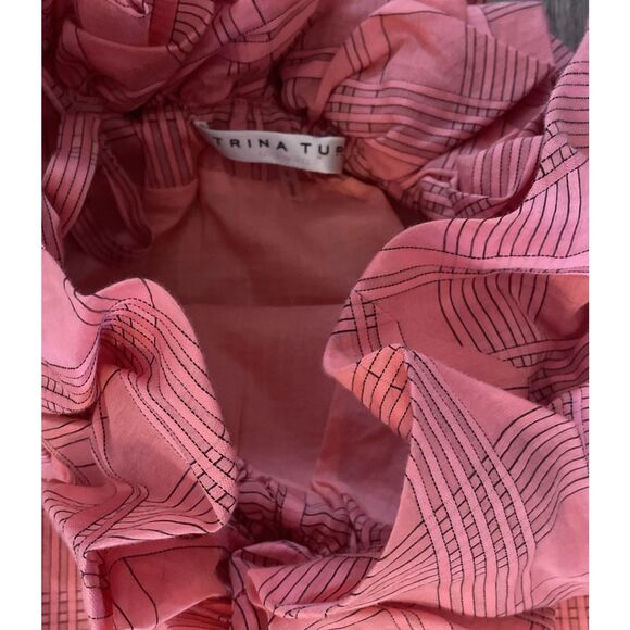 New Trina Turk Primrose Top Women  Silk blend Ruffles Cold Shoulder Size Large - Picture 6 of 7